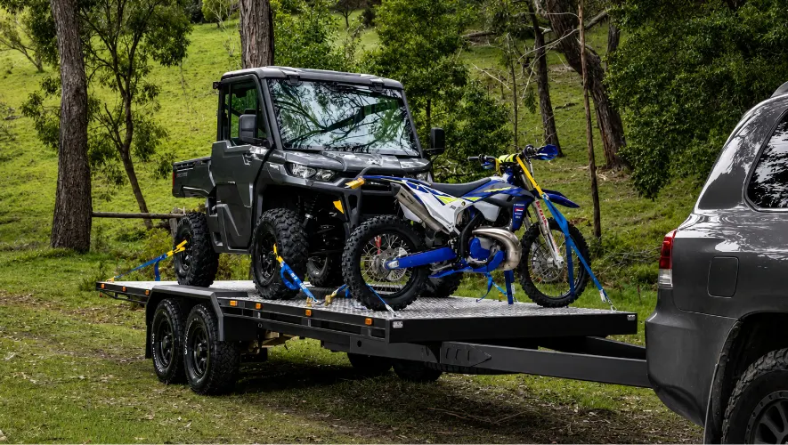 Heavy-duty transport hauler trailer for vehicles and machinery